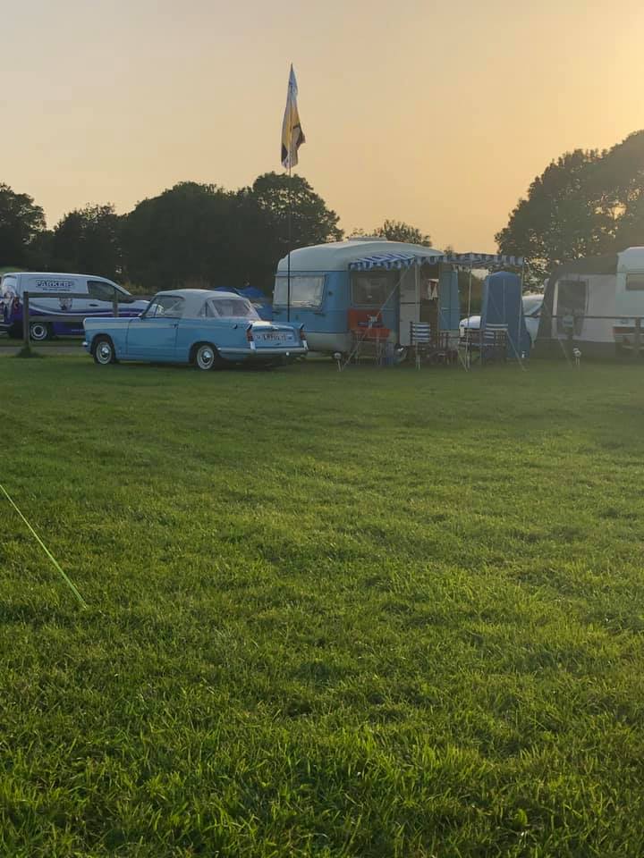 TriumphSSixClub's tweet photo. ell done to TEAM Derwent Valley for another great Peak Run, lots of lovely cars, lots of laughter.......... and you laid on fabulous weather........ 😎☀️😎 #TSSC #Triumph #Peakrun https://t.co/Wts2v0eMzN