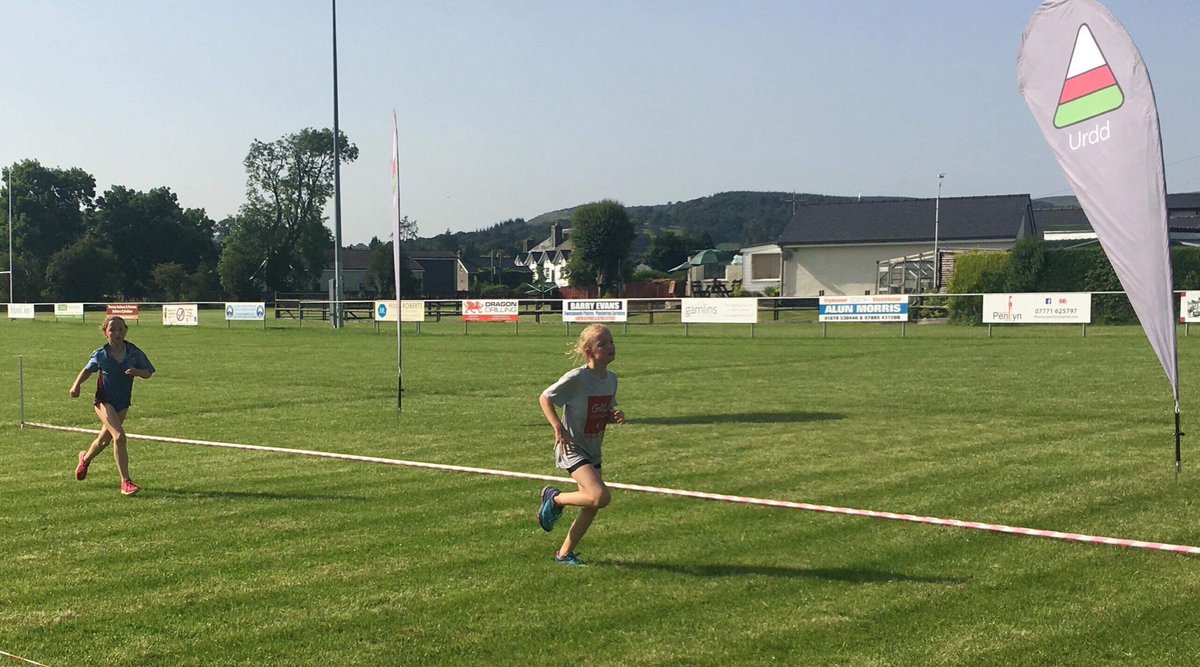 Llongyfarchiadau mawr i’r ddwy yma am ddod yn gyntaf ac ail yn yr aquathlon yn Bala. Gwych genod👏👏🥇🥈