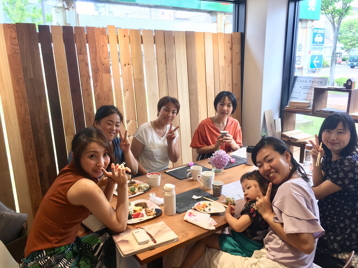 綺麗ママ会 新潟 待ち時間には お料理教室主宰のあいばひさこさんの美味しい ランチを頂きました 身体の中からも綺麗 になれる 綺麗ママ会 毎月開催中 綺麗ママ会hp T Co Ebmqqyhef0 あんフラワー ママ会 キッズキッチン