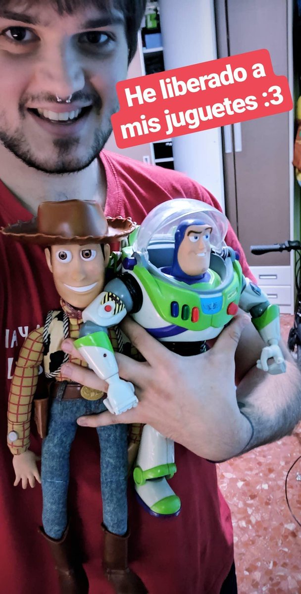 TweetAlvaro's tweet photo. Ayer me lo pasé bien haciendo esta fotos chorra y quería compartirlas :) #ToyStory4 https://t.co/D0JpNT5WY3