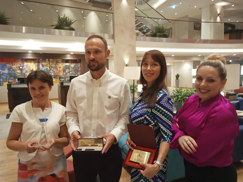 Członkowie #MPIPolandChapter spotkali się w #Zakopane na meetingu strategicznym, podczas którego #MonikaDymaczKaczmarczyk oficjalnie przejęła obowiązki prezesa stowarzyszenia 👏 W jej ręce trafiła również nagroda CZŁONKA DEKADY 😍 Gratulujemy i trzymamy kciuki za kolejne sukcesy