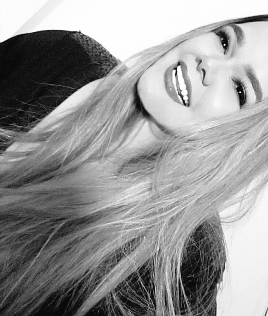 SARAHGUEDESS15's tweet photo. YOU SMILE I SMILE! 
LOVE YOU SO MUCH 💜💜🇧🇷 
Obrigado por ser quem é! Você e minha felicidade foram agendados. 
너와 내 행복은 예정됐던 걸 
Porque você me ama e eu te amo
'Cause you love me and I love you (Serendipity)💜🇧🇷
#ARMYSelcaDay #ARMYwithBTS #LOVEYOU #JIMIN https://t.co/59LiPRO8q2