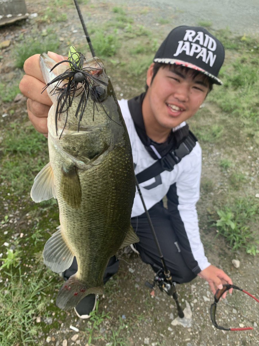 江里口歩夢 こんばんは 今日は同期の野村くんとバス釣りに行ってきました 雨の後で活性もよく楽しい釣りができました 江里口歩夢 こんばんは 今日は同期の野村くんとバス釣りに行ってきました 雨の後で活性もよく楽しい釣りができました