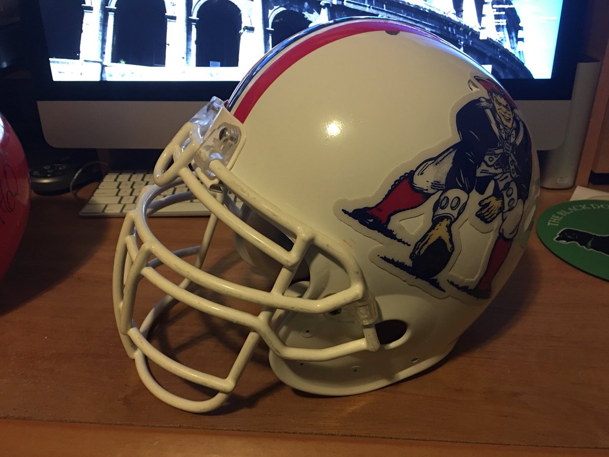 ban1helmetnfl's tweet photo. Hereβs the first helmet Iβve made in years. Again, yβall have been a tremendous influence and have shown some great work. I hope this measures up! #ban1helmetnfl #nflthrowbacks #nfl #patriots https://t.co/8MhWQGOAI5