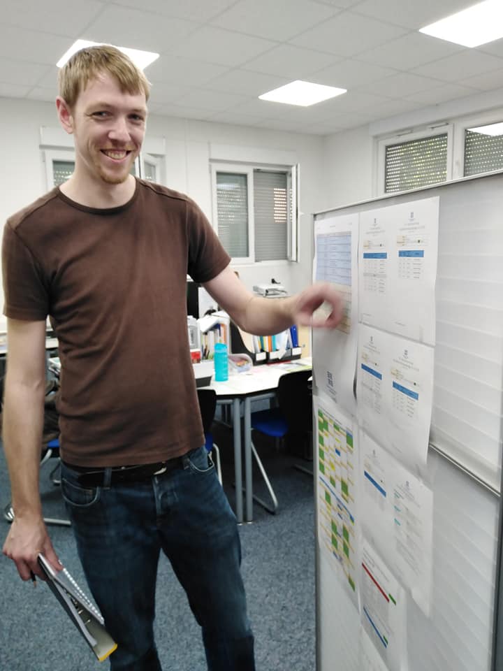 CSH_Waldshut's tweet photo. 32 Schüler absolvierten heute ihre mündliche Prüfung zur Mittleren Reife in 3 Kernfächern. Sechs Lehrkräfte aus der Realschule Tiengen nahmen mit Kollegen der CSH die Prüfung ab. Die Schüler waren sehr tapfer - und das trotz Hitze, so Ben Bieler, Abteilungsleiter RS. #MitQualität https://t.co/iO0pR6AjnH