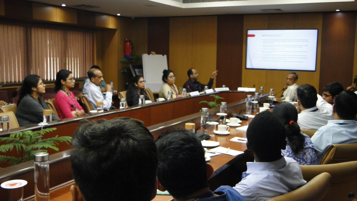 RIS_NewDelhi's tweet image. RIS Interns, M.Sc (Economics) students from Symbiosis University presenting their work on  #FarmMechanisation and #Trade &amp;amp; #Financial inclusion. @Sachin_Chat @symbiosistweets @pdash76