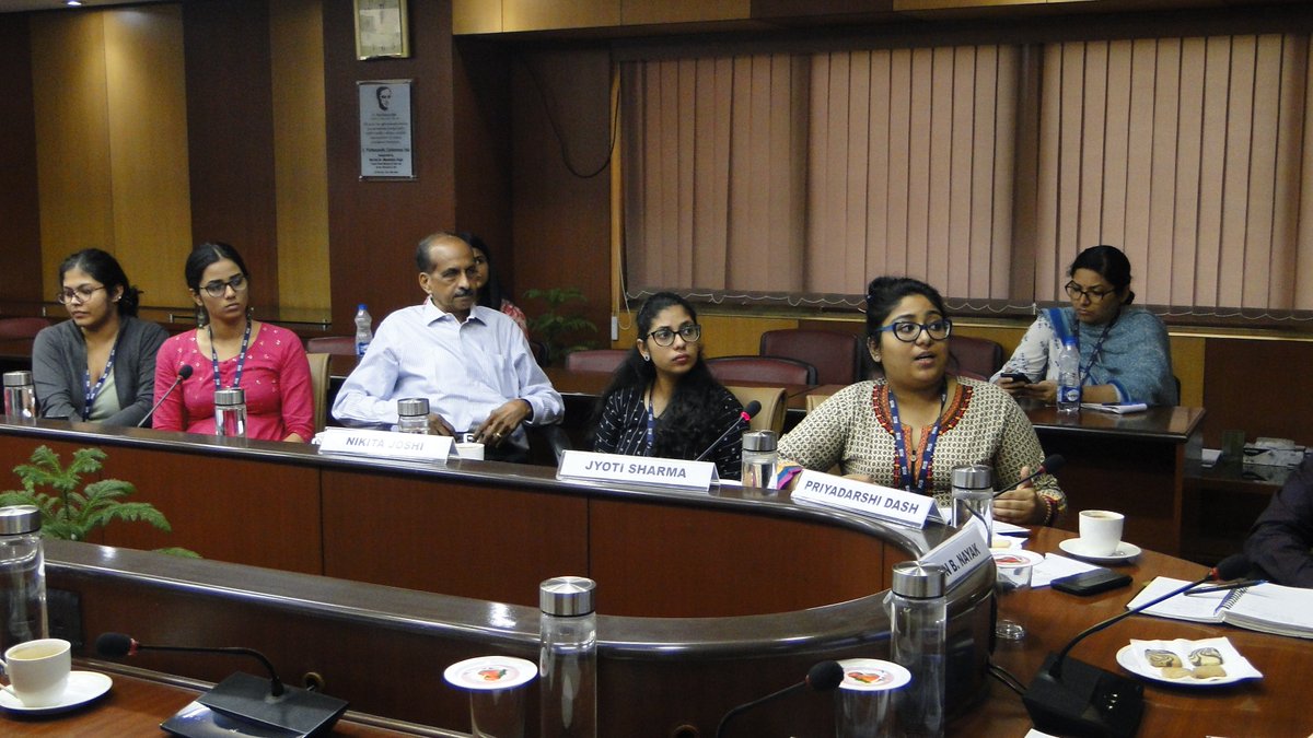 RIS_NewDelhi's tweet image. RIS Interns, M.Sc (Economics) students from Symbiosis University presenting their work on  #FarmMechanisation and #Trade &amp;amp; #Financial inclusion. @Sachin_Chat @symbiosistweets @pdash76