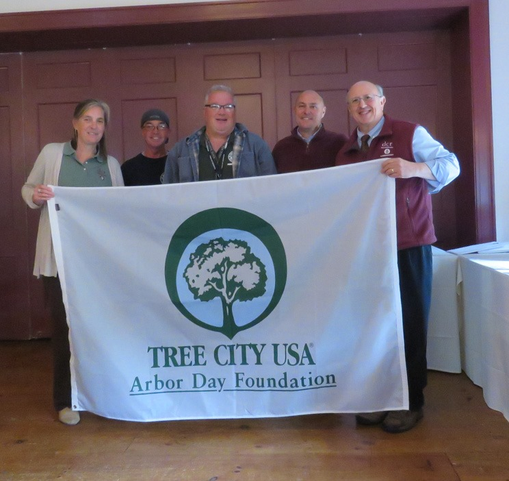 NeedhamDPW's tweet photo. Congratulations to the Needham Forestry Division for being named a Tree City USA Community for the 24th year by the National Arbor Day Foundation!🌱🌳🌳 #TreeCityUSA #NeedhamParksAndForestry #NeedhamDPW https://t.co/ZpauqGbFrX