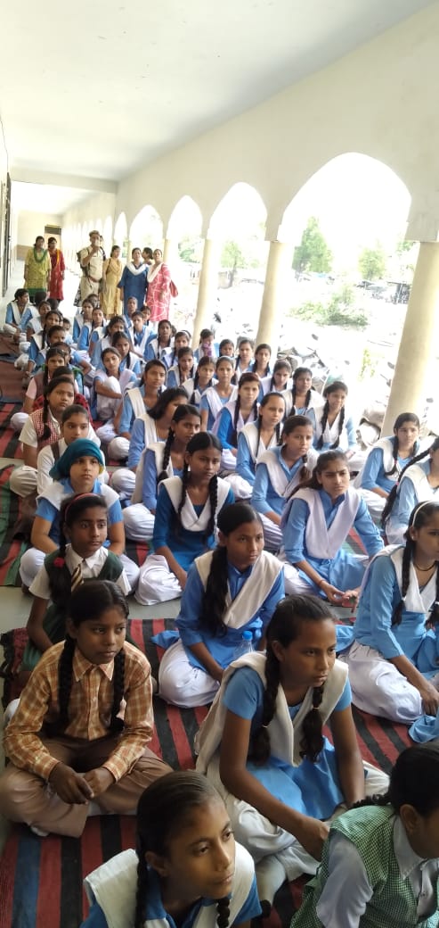 माननीय मुख्यमंत्री श्री <a href="/myogiadityanath/">Yogi Adityanath</a> जी द्वारा निर्गत निर्देशों के क्रम में आज से पूरे प्रदेश में "बालिका सुरक्षा जागरूकता अभियान" चलाया गया, इसी क्रम में आज सुबह अभियान से पूर्व #SSPAGRA श्री <a href="/IpsJogendra/">Jogendra Kumar IPS</a> द्वारा अभियान में शामिल टीमों को आवश्यक दिशा निर्देश दिए गए। <a href="/dgpup/">DGP UP</a>