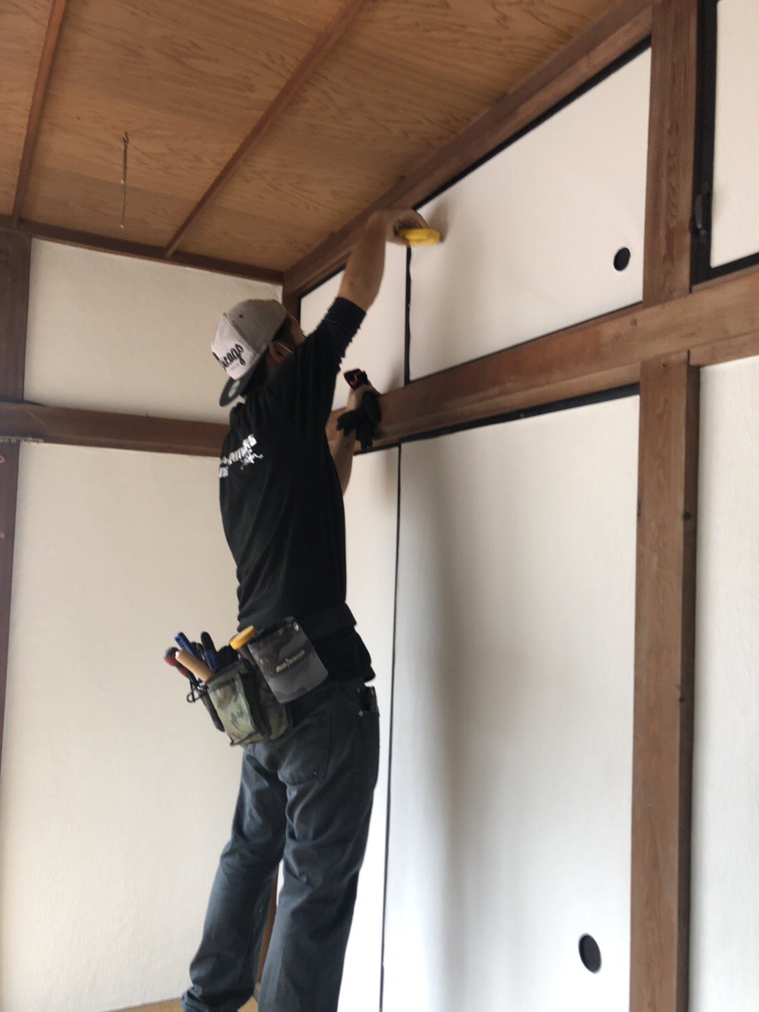 ふかぽん A K A ボロ戸建king 僕がリフォームする順番 壁 壁紙 床 Cf ダメ押しで天井 天井は壊滅的なら 壁紙貼ります 壊滅的でも決まるけど どんな状況であれ貼ります 直です 砂壁 プリント合板 和室特有の木のデコボコ天井 オール ふかぽん A K A ボロ戸建king 僕がリフォームする順番 壁 壁紙 床 Cf ダメ押しで天井 天井は壊滅的なら 壁紙貼ります 壊滅的でも決まるけど どんな状況であれ貼ります 直です 砂壁 プリント合板 和室特有の木のデコボコ天井 オール