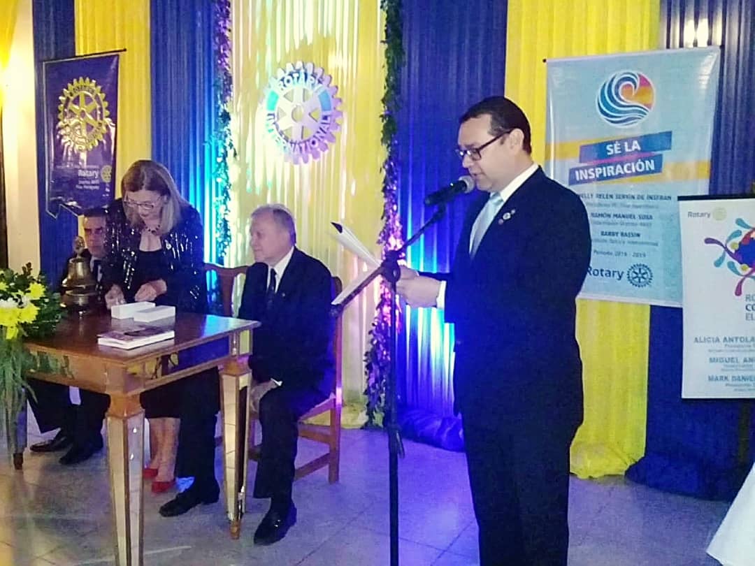 JFedeFerreira's tweet image. Maestro de Ceremonia Rotario (MaCeRo), en el acto de asunción de la Comisión Directiva del Rotary Club Pilar Ñeembucú, período 2019 - 2020.
#RotaryConectaElMundo