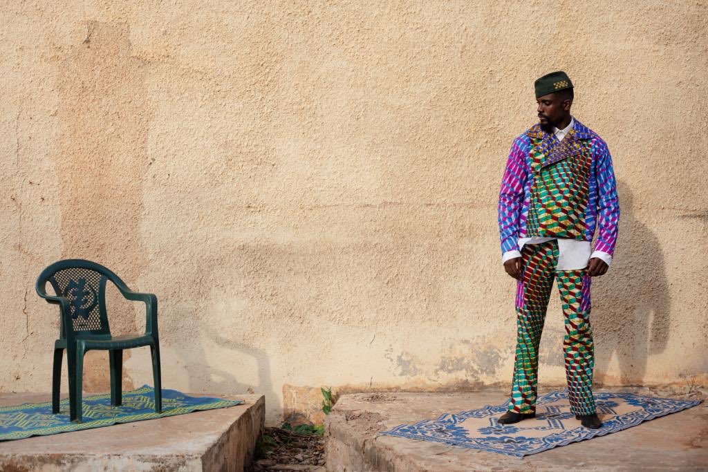 attotetteh's tweet photo. Atto Tetteh x @Vlisco
——————————————————
The Coat of Many Colours @Vlisco Bubble Wax Pattern. Visual evidence of wearing your heart on your sleeves
Available in stores now
(<— swipe left)
📷: @accraphoto
Model : @mgavor
#attotetteh #vlisco #bubblewax https://t.co/2FGkYSPlAg