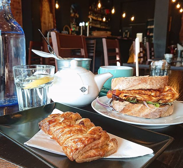 thekettleshed's tweet photo. Serious food envy @grillvillelondon 
.
.
.
#foodenvy #foodporn #breakfast #brunch #cafedogs #comment #teamtea #teamcoffee #coffeeaddicts #teaaddicts #tea #icedtea #icedcoffee #shoplocal #shopindependent #independentcafe #localcafe #independentlondon https://t.co/5FHpXlC5jz