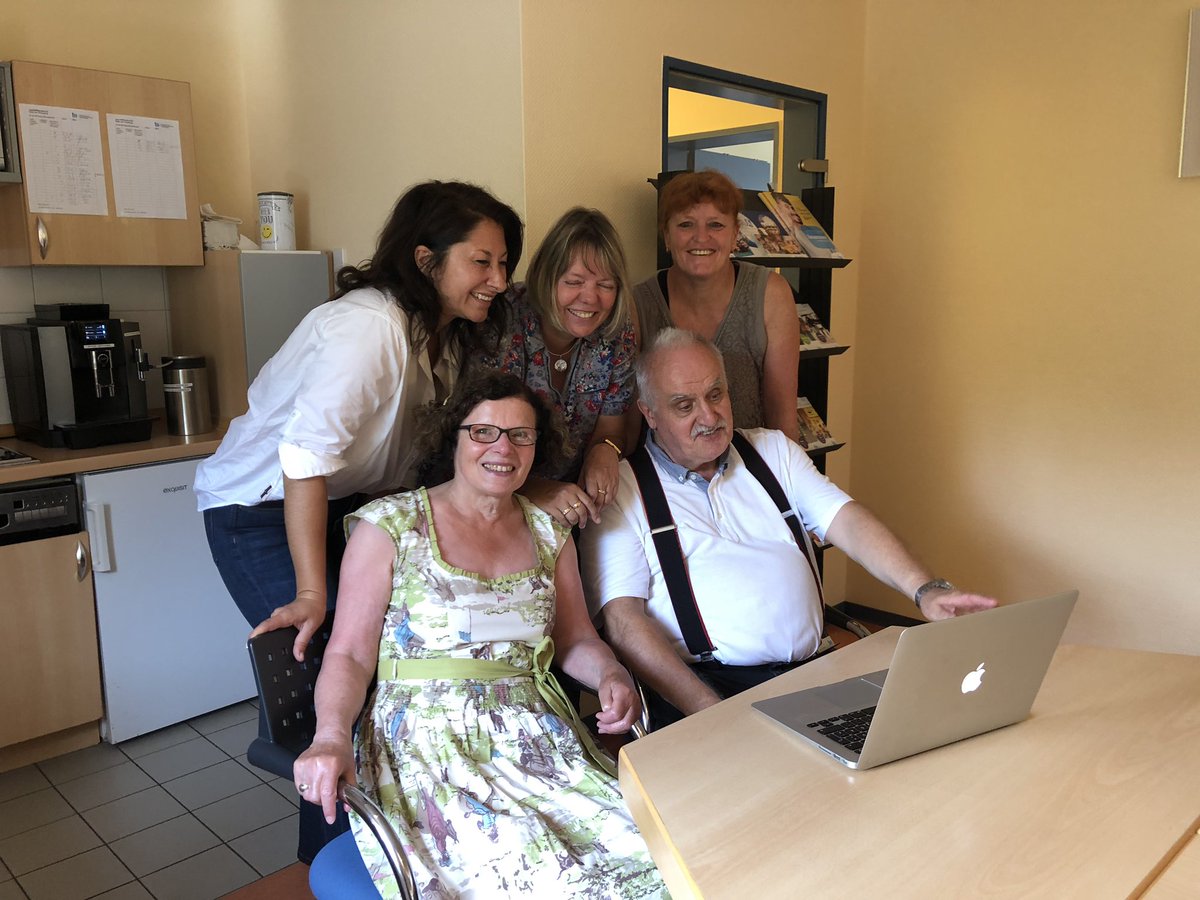 KikiKlepsch's tweet photo. #EPALErocks 👂🏽🎧 Das #WeAreSTELLA Projekt-Management Team vom @IntBund hört sich grad gemeinsam den @EPALE_EU #Podcast über unser STELLA Projekt an. Die Freude ist riesig! We love it! Danke, @EUEB_DE ❤️ #KA2_EB17 #Inclusion #AdultLearning

https://t.co/Heps8fDxxA https://t.co/iZZxIfSoqA
