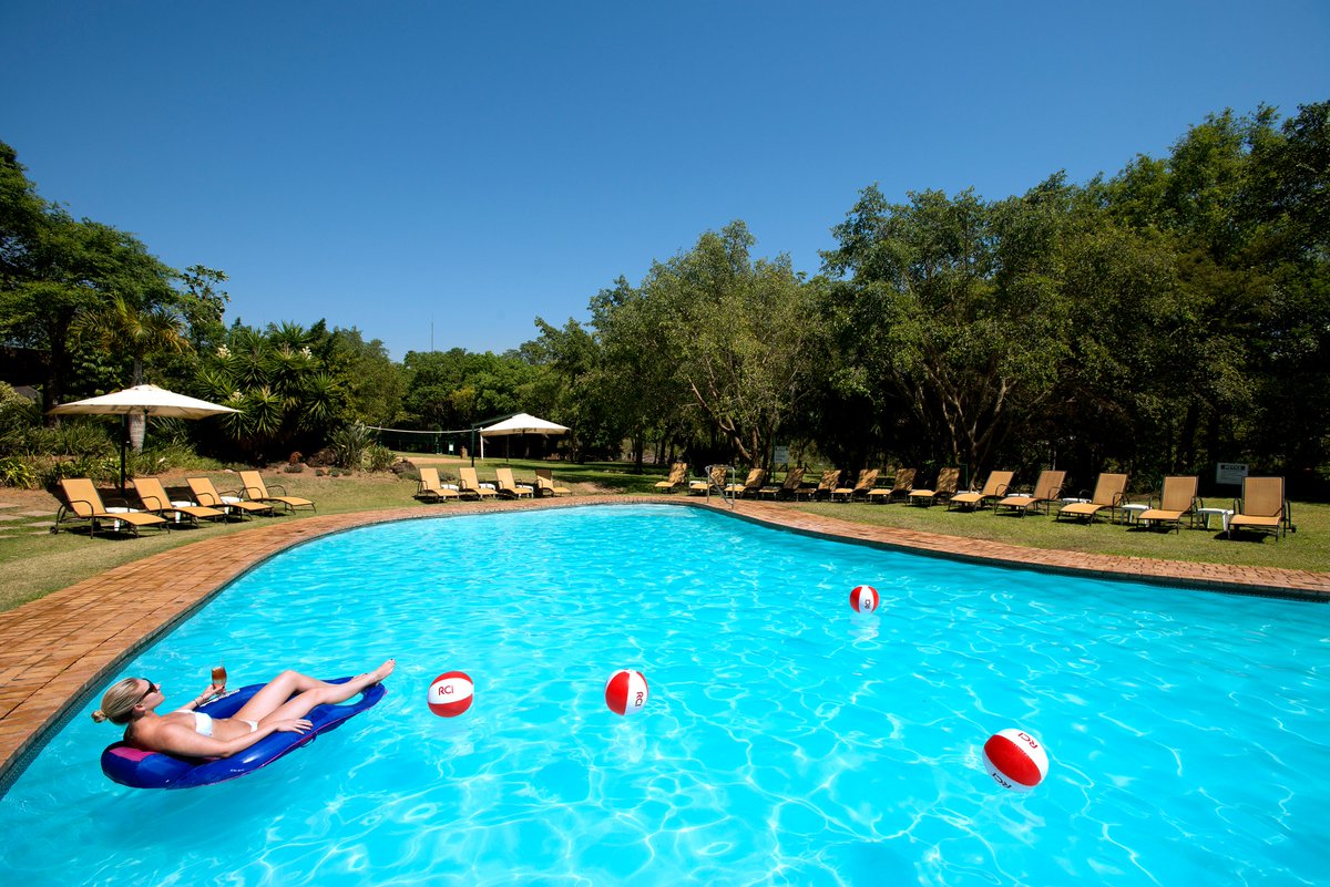 KPLodge's tweet image. What a re-leaf, your first Spring Break is just around the corner 🌺 🍃 Plan your visit and enjoy everything on offer at Kruger Park Lodge! Make your booking now: bit.ly/2X2Ju3S. T&amp;amp;Cs Apply. #LegacyHotels #MondayMotivation