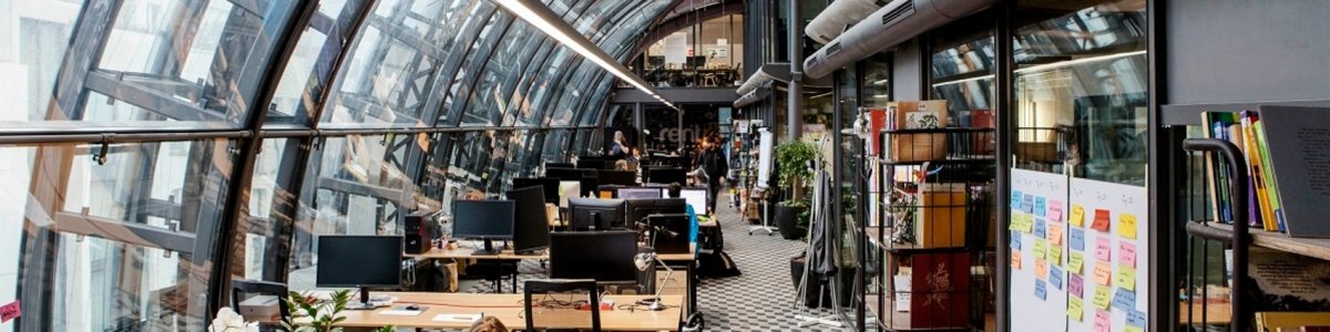 DanielDelank's tweet image. The home of the cloud: In @TSystemscom’s #CloudHub in Berlin, visitors can experience the latest #cloud innovations at close quarters. Cloud experts advise companies, develop solution scenarios and implement innovative proof of concepts. httpslink.com/ff4a7715c06