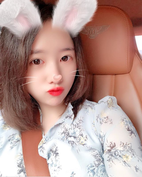 bitnara131's tweet photo. Anyone sitting in the car with you? https://t.co/Kkwwgn4Y7R