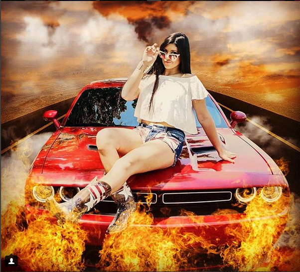 ElexisReigns's tweet photo. ✌🏼😜 #badass #challenger #dodgechallenger #redchallenger #dodge #redwhiteandblue #bluejeanshorts #badassbrunette #fire #cowgirlboots #tocool #lightitup #lit #rockon #rock #country #rocksinger #model #lovemodeling #modeling #actress #loveacting #highwaytohell https://t.co/2XwIaN601Q