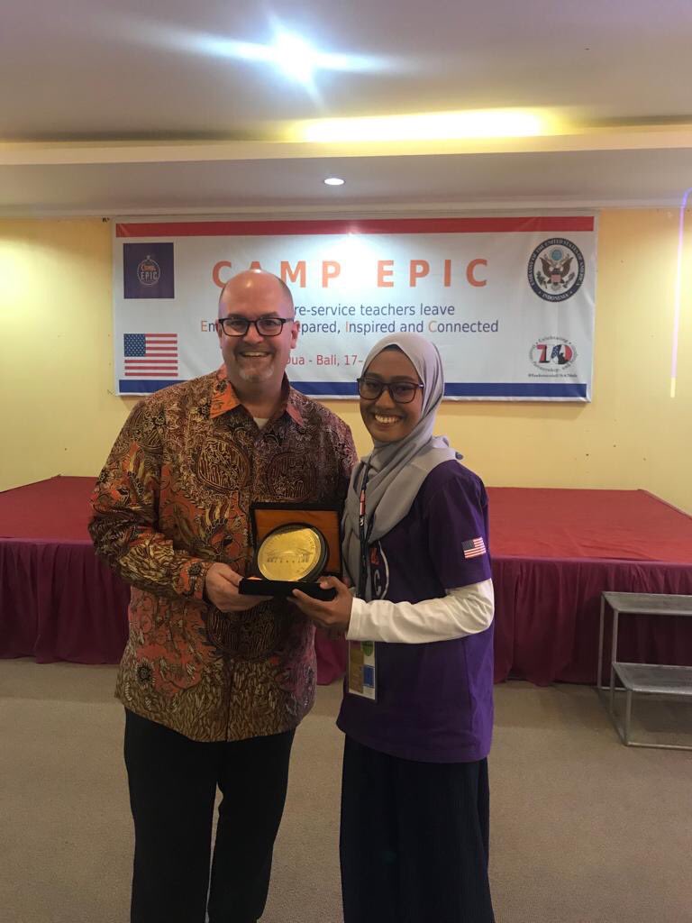 CGSurabaya's tweet photo. This annual camp, sponsored by the U.S. Mission to Indonesia’s Regional English Language Office, trains &amp; builds a network of future teachers of English language,all of whom will have an impact in developing the next generation of social &amp; economic leaders all over Indonesia(2/3) https://t.co/Gr6eqSGKjf