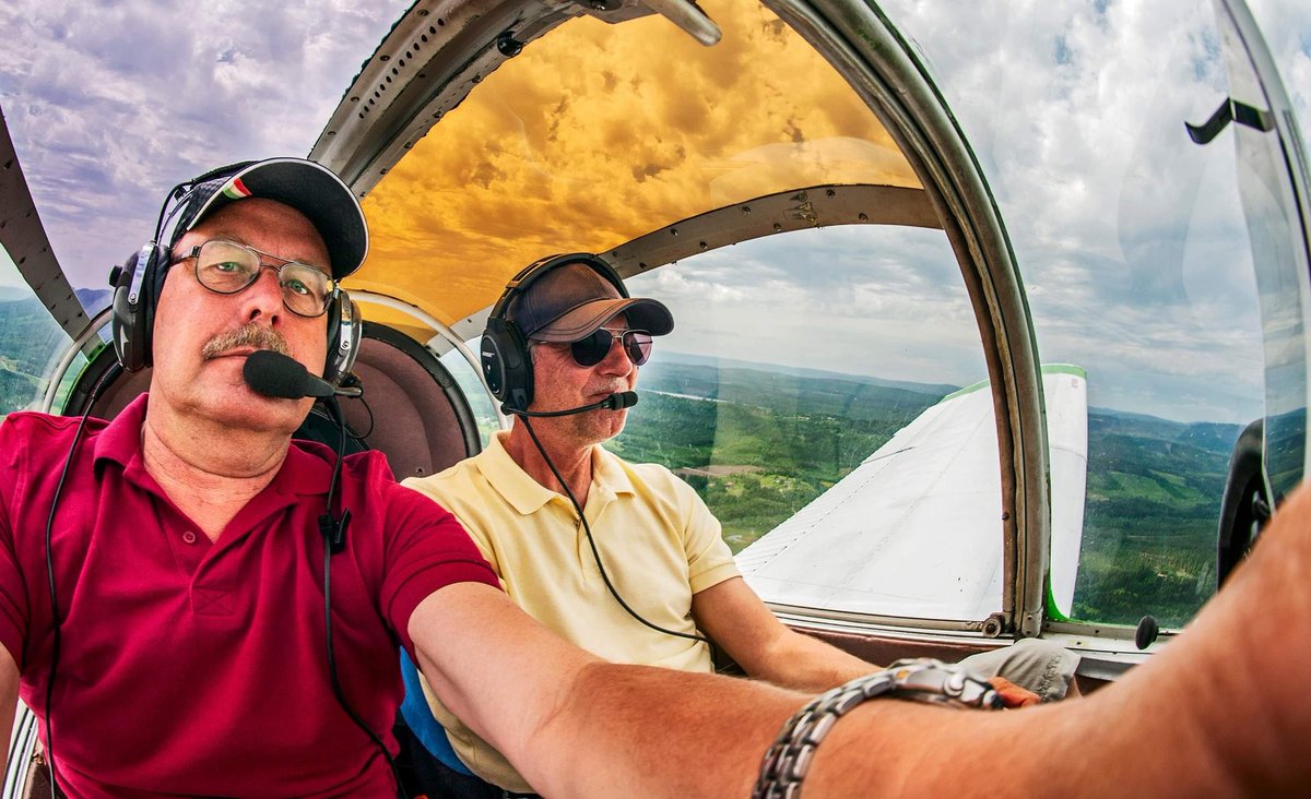 Strandmannen's tweet image. Brandflyg med Håkan och Håkan håller span på skogsbränder i Värmland