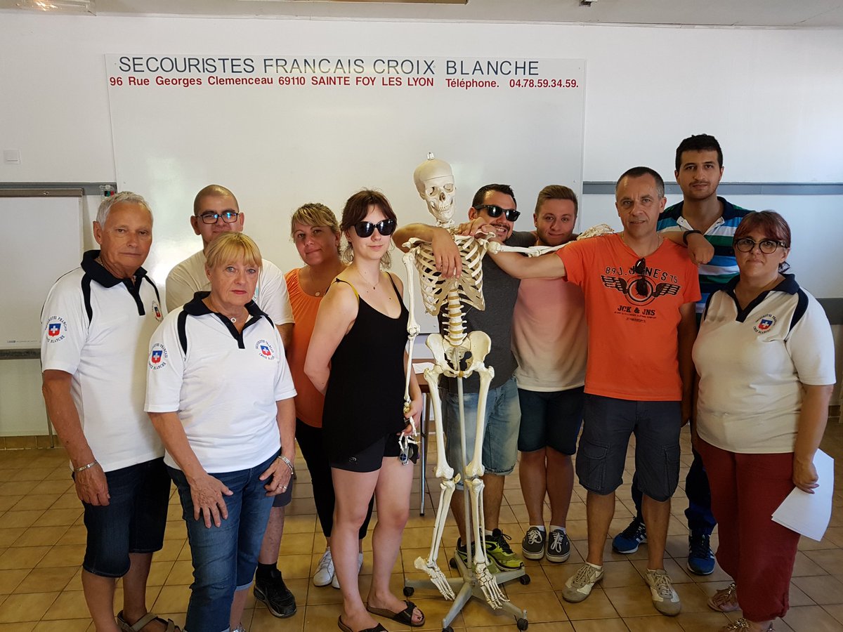 croixblanche69's tweet photo. 7 équipiers ont été formés aux lors d'une formation cadre opérationnel. Ils sont prêts à assurer la fonction de chef d'équipe et de poste. Félicitations !!
#formation #cadreoperationnel #chefdequipe #chefdeposte #CO #croixblanche #secours #premierssecours #secourisme #secouriste https://t.co/SrPsHKyUJO