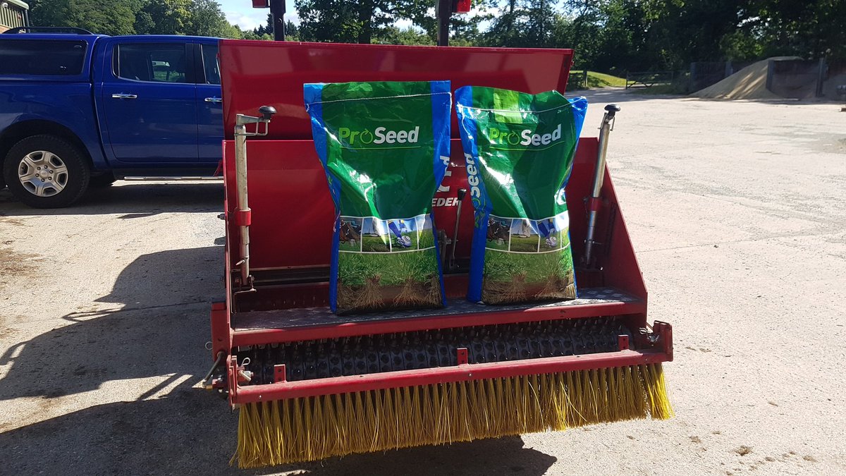 turfcare1's tweet photo. Some Proseed 365 going out on a few tees @NHGCgreens . Course looking on point as usual, stunning.
#fastestablishment
#hardwearing https://t.co/jXWB2xWrHD