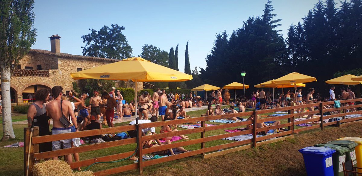 Ha estat un cap de setmana genial al festival Era Electrònica Pool Party 🎧🔊🎉 
Moltes gràcies a <a href="/Festival_Era/">Era Electrònica "Pool Party" 2019</a> per l’organització tan 🔝🔝 i també a tots els que vau confiar en la NooK per agafar forçes 💪🏻🍔🍟

Fins a la propera edició!! 😉 👋🏻 #foodtruck #summerfestival