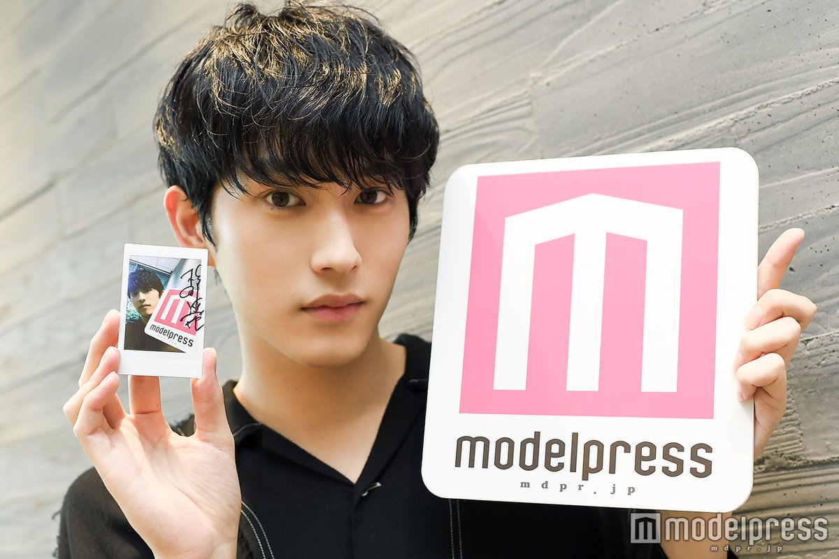 modelpress's tweet photo. 【プレゼント😍】

「#スカム」で連ドラ初主演の #杉野遥亮 直筆サイン入りチェキを1名様に🎁

①モデルプレスをフォロー＆このツイートをRT
②このツイートにリプ
で応募完了✌

7/16 〆切！当選通知はDMにて💌

インタビューはこちら🔻 
https://t.co/6tnG8Ki9wu

@suginoofficial @scam_0630 https://t.co/kMzpbbTqle