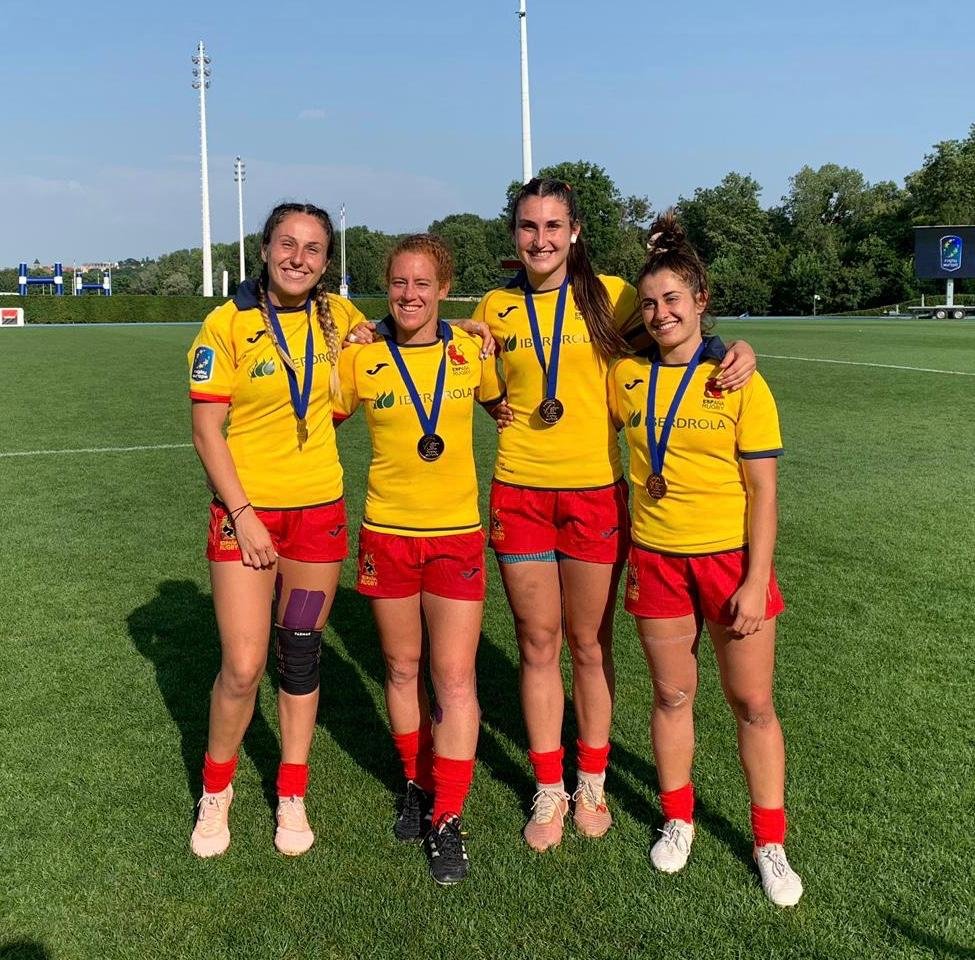 BATbasqueteam's tweet photo. #ZazpikoErrugbia @barbarapla, @AmaiaErbina, Lide Erbina eta Anne Fernandez de Corresen selekzioak #BRONTZEA irabazi du Marcoussiseko GPS1ean. ZORIONAK!!! #GuztionAmetsa #KirolakErotzenGaitu https://t.co/4i9aCtkKde