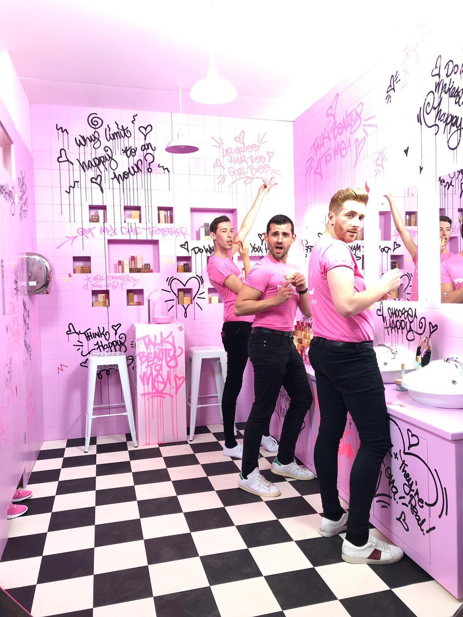 Beneboy Angels 'working it' for @benefitcosmeticsuk <a href="/the_persuaders/">Cabinet conseil The Persuaders</a>