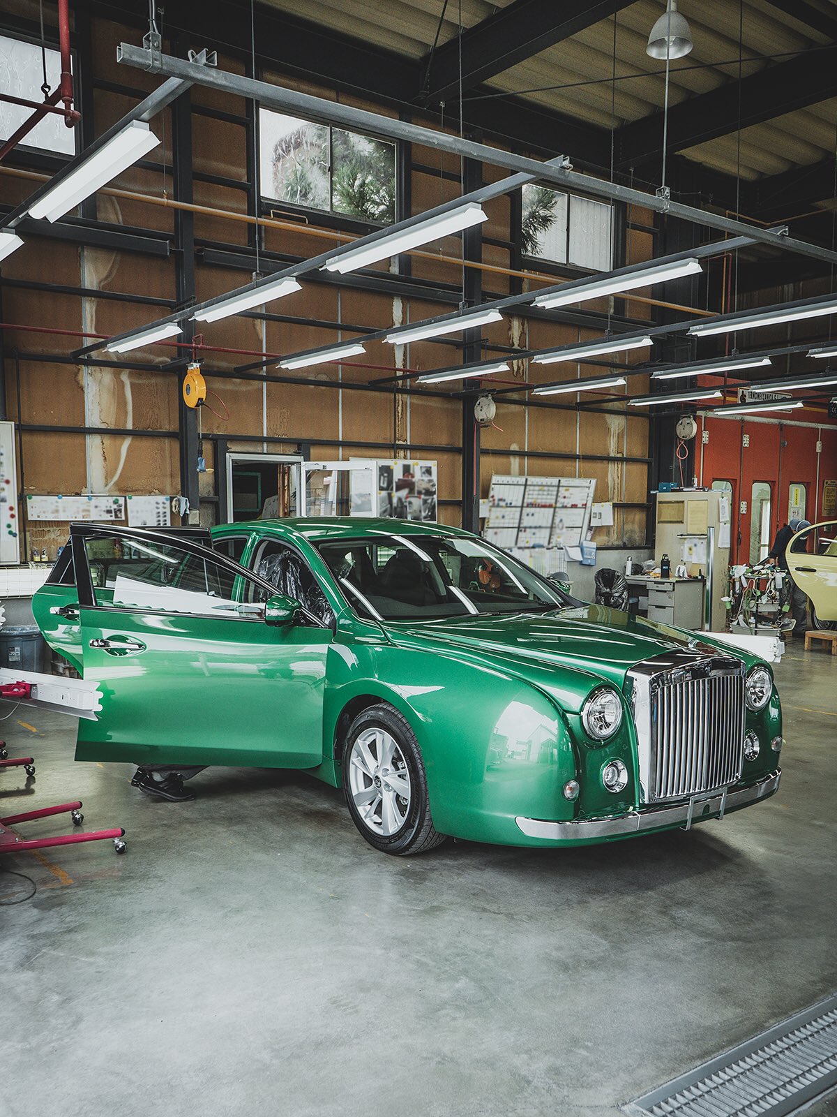 光岡自動車 Metallic Green A Refreshing New Look 光岡自動車 我流 Mitsuokamotor Galue Craftsmanship T Co Bzzszskvwu Twitter