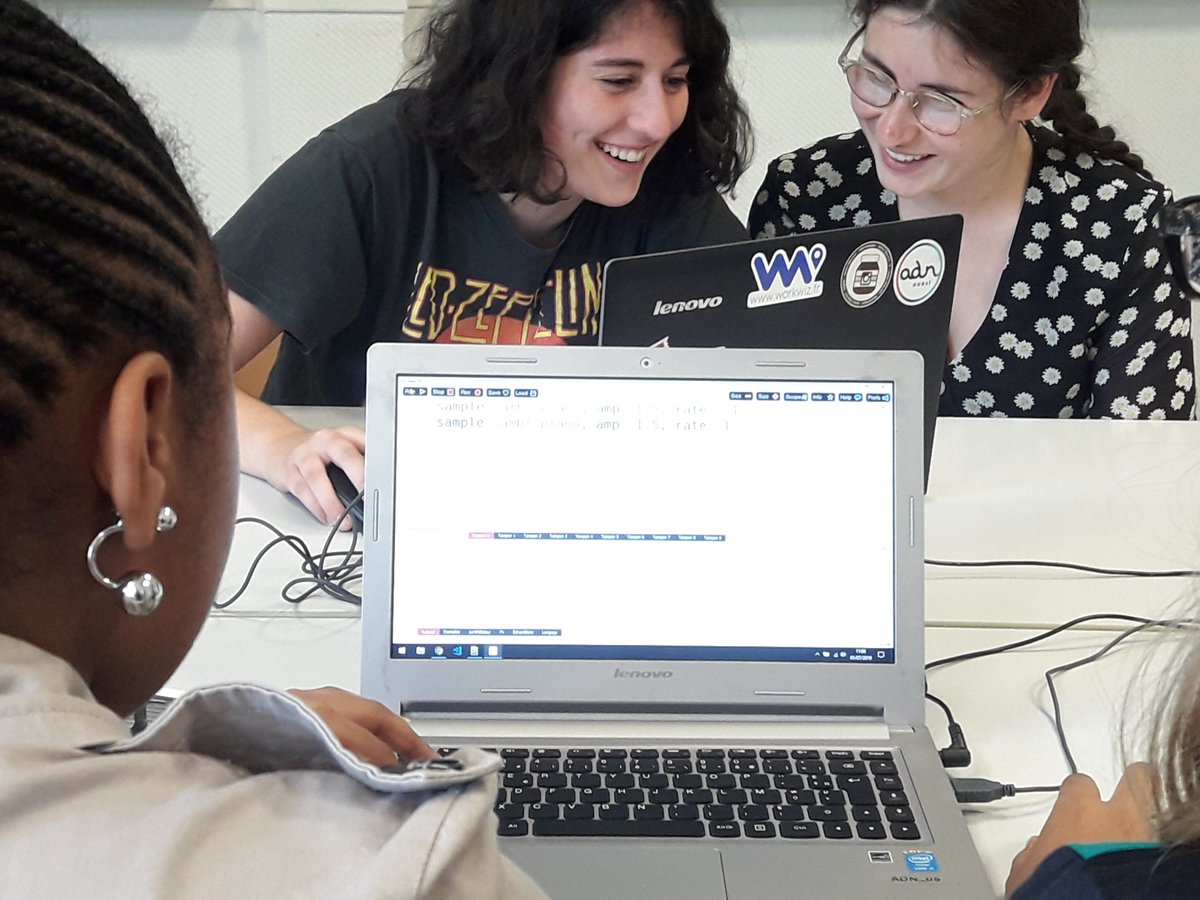 Atlanstic_2020's tweet image. Ça fait du bruit le #LiveCoding en groupe !! 🔴🔊⏯️⏩⏫⏪🔁
On fait la boucle de base et on la hack pour envoyer du son!
@MehdiLhommeau