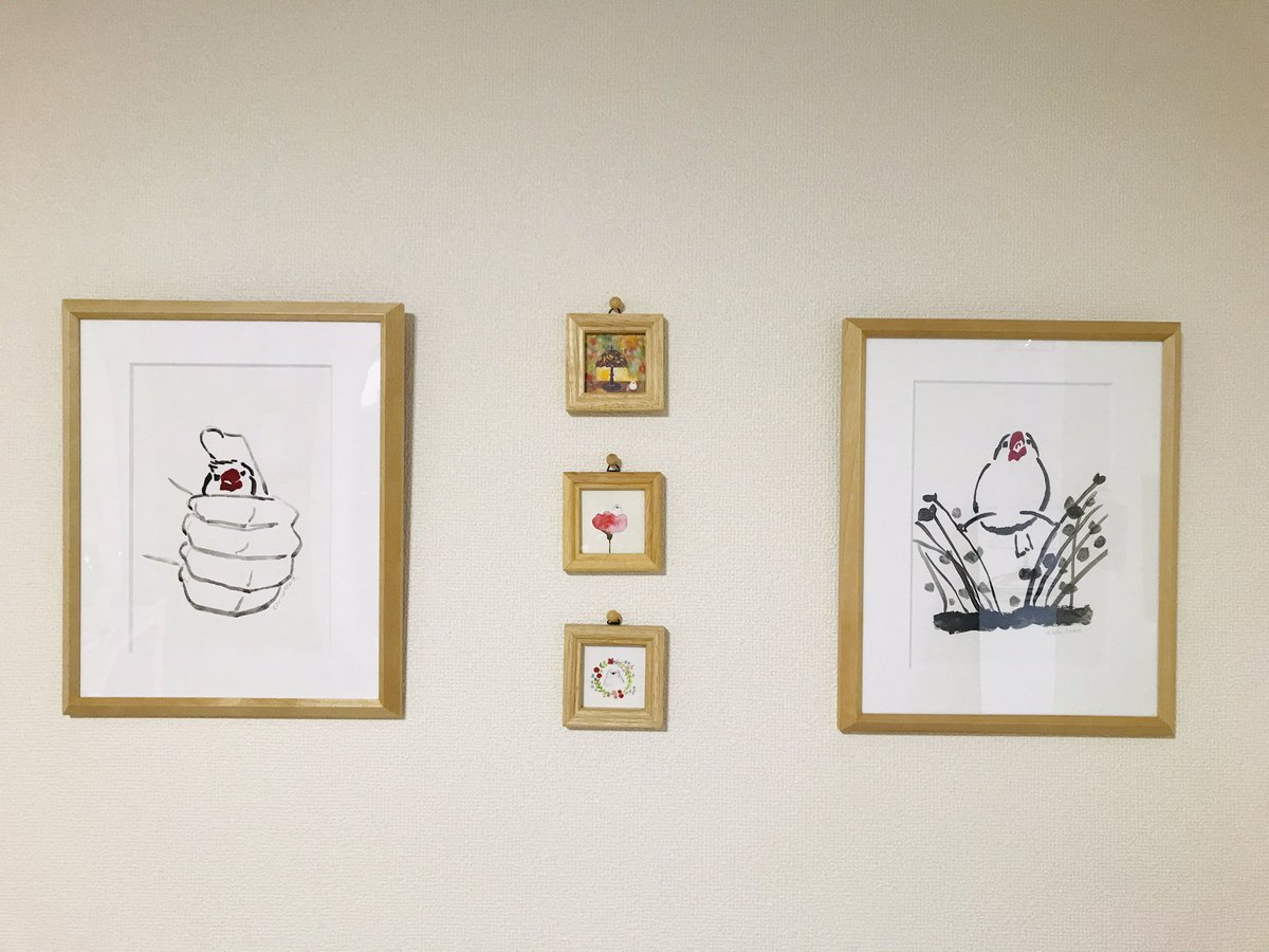 udonchan0401's tweet photo. お引越しの片付けも出来てきたので、お気に入りの文鳥絵画を飾りました☺️🍀
日々少しずつ、いろんな場所にお気に入り作家さんのギャラリーこさえてます(๑˃̵ᴗ˂̵)
#タカヒロコ #torinotorio #tomoco https://t.co/pPOOEjE4U5