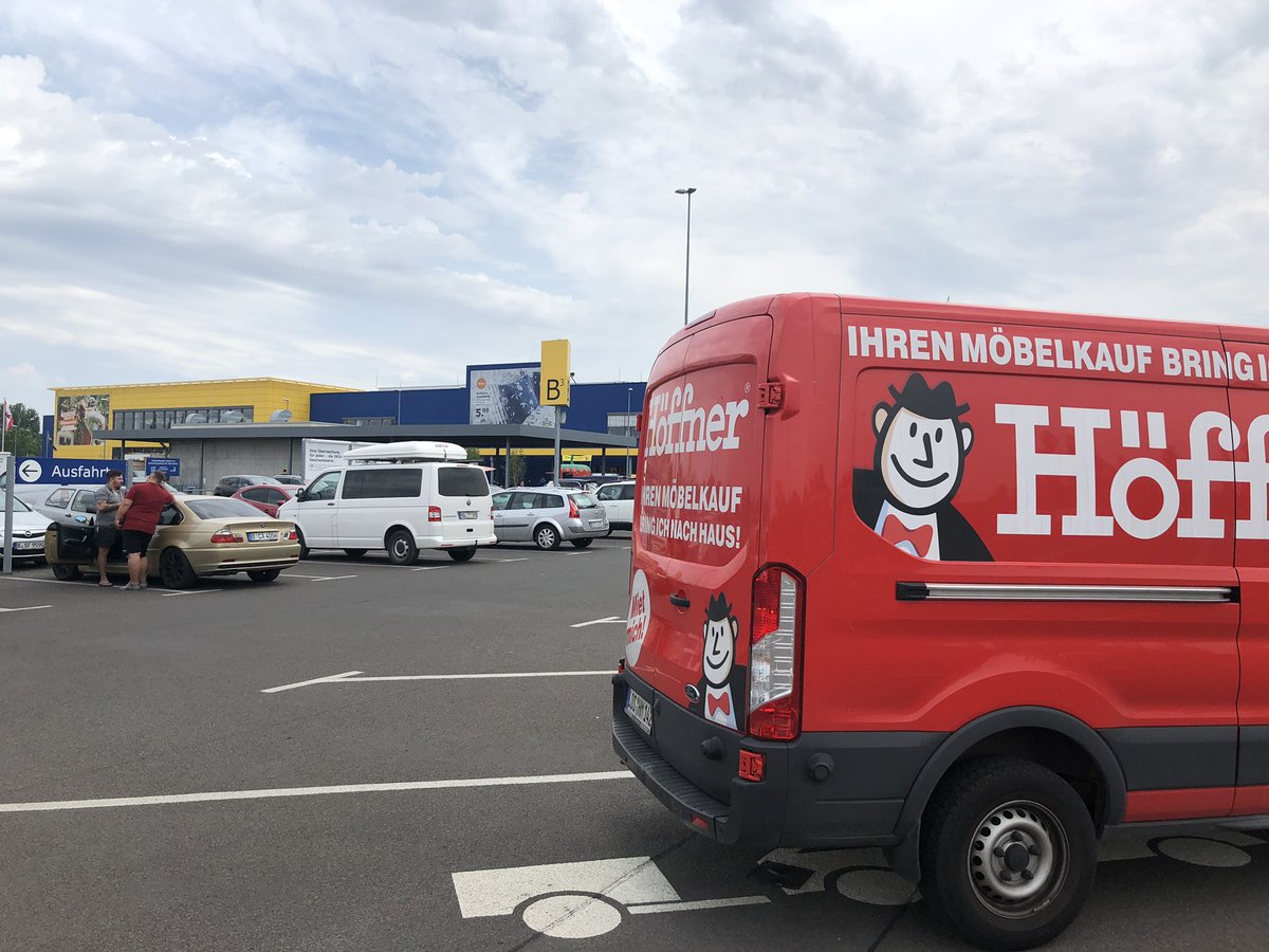 Nachdem uns <a href="/Moebel_Hoeffner/">Möbel Höffner</a> bei 12.000€ Umsatz nur verarscht hat jetzt erstmal mit dem Transporter zu @IKEA_Presse. Die sagen einem wenigstens offen und ehrlich, dass man das Zeug selbst abholen muss.