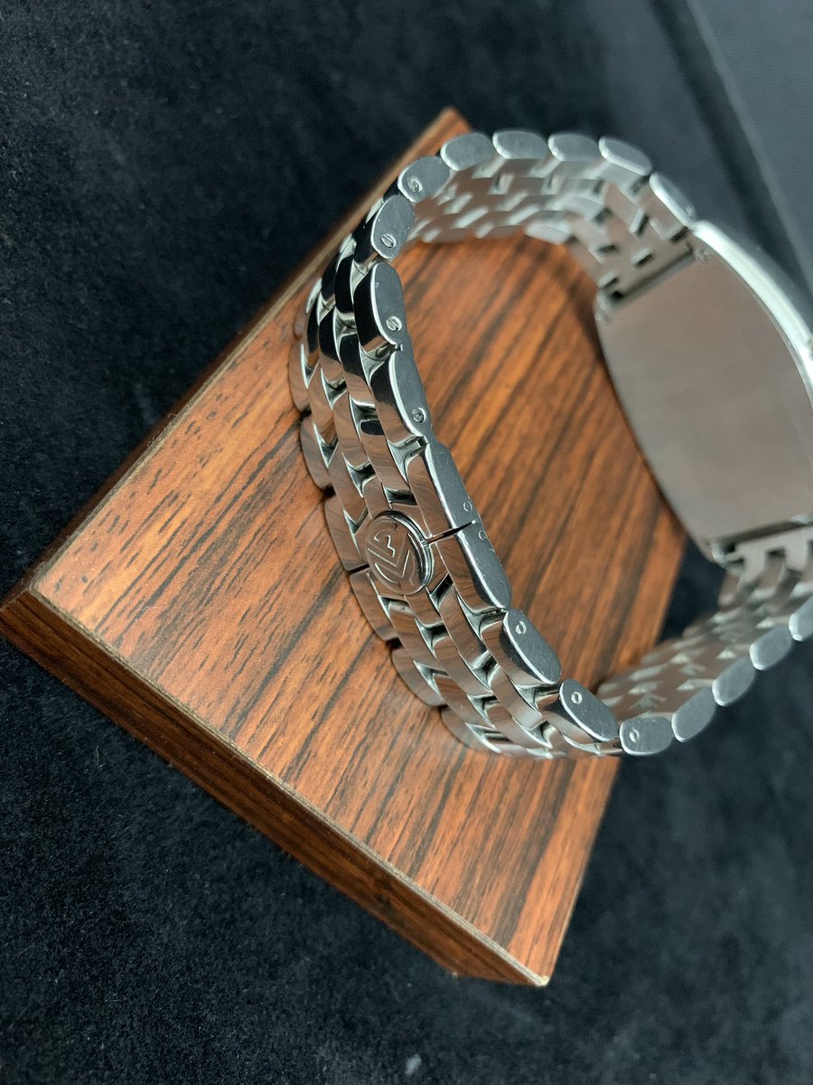 FLAMP4's tweet photo. FRANCK MULLER フランクミュラー マスターバンカー 3タイムゾーン 2852MB

入荷しました！

箱・ギャラ完備でコンディションも最高です！

https://t.co/fSOLunME7P

#FRANCK MULLER #MASTERBANKER #2852MB https://t.co/1mTSvnBOQi