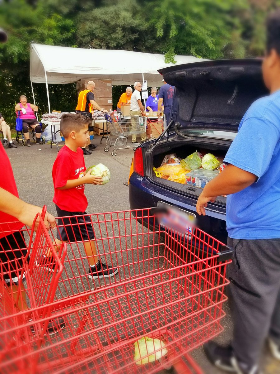 KatieSMiller's tweet photo. This is the first pantry day in a long time that rain or snow isn't a factor. It will be about 90° out. But hey, it's better than 10°! #hungerhasaface https://t.co/dcYVLI6snM