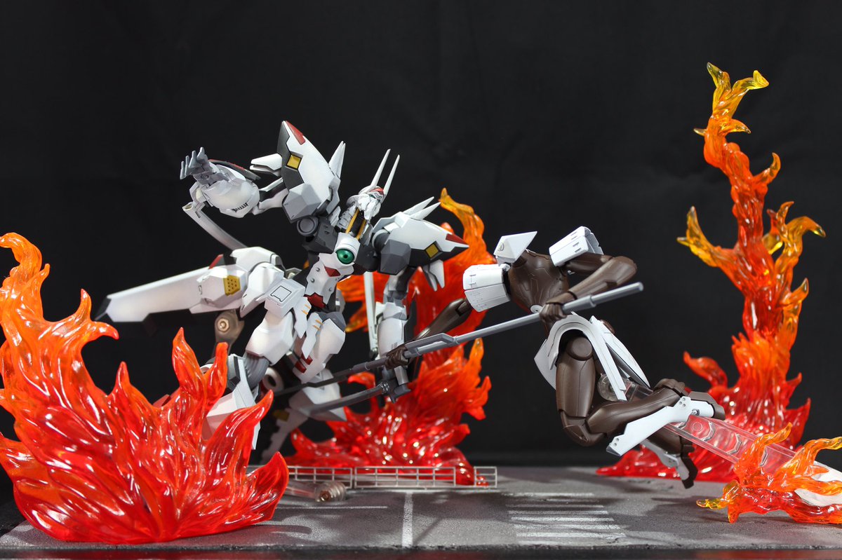 ハイン No Twitter コトブキヤコンテスト用のラインバレル アルマが完成しました 塗装 アクションポーズ 台座などいつもとは違う事をしてみました 見てくださった方が強キャラ感が出てる 強そう と思えたら嬉しいですね 鉄のラインバレル ラインバレル