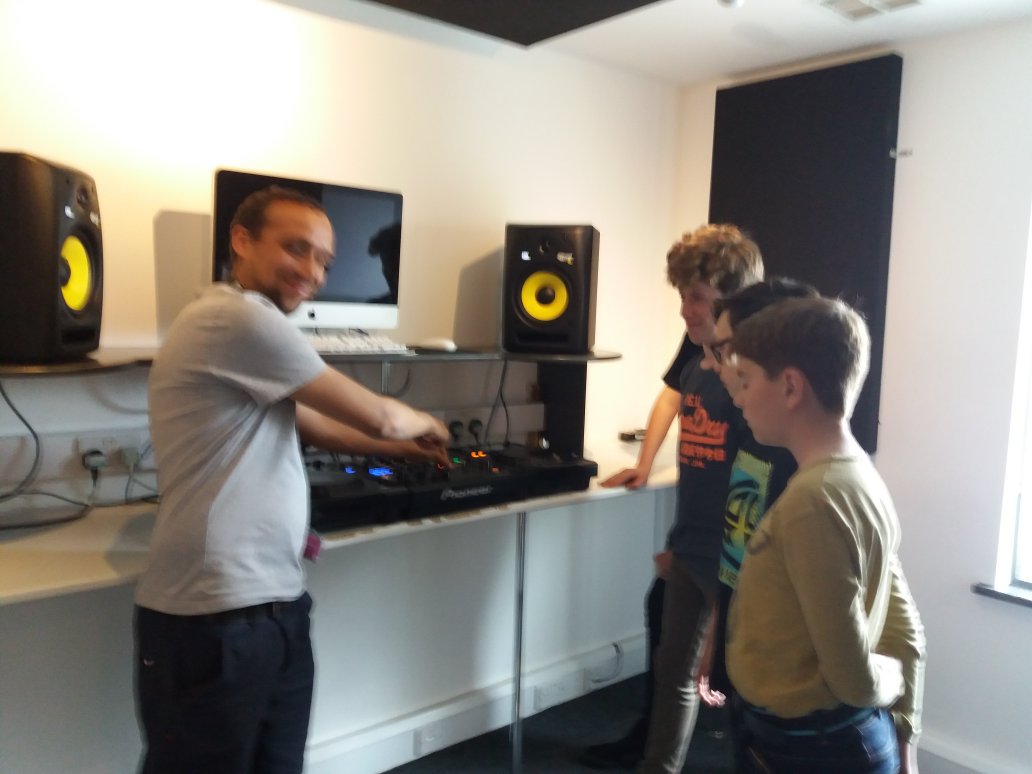 AsquithSue's tweet photo. DJ skills #dhsbcew deep blue sound https://t.co/3St7fIko4R