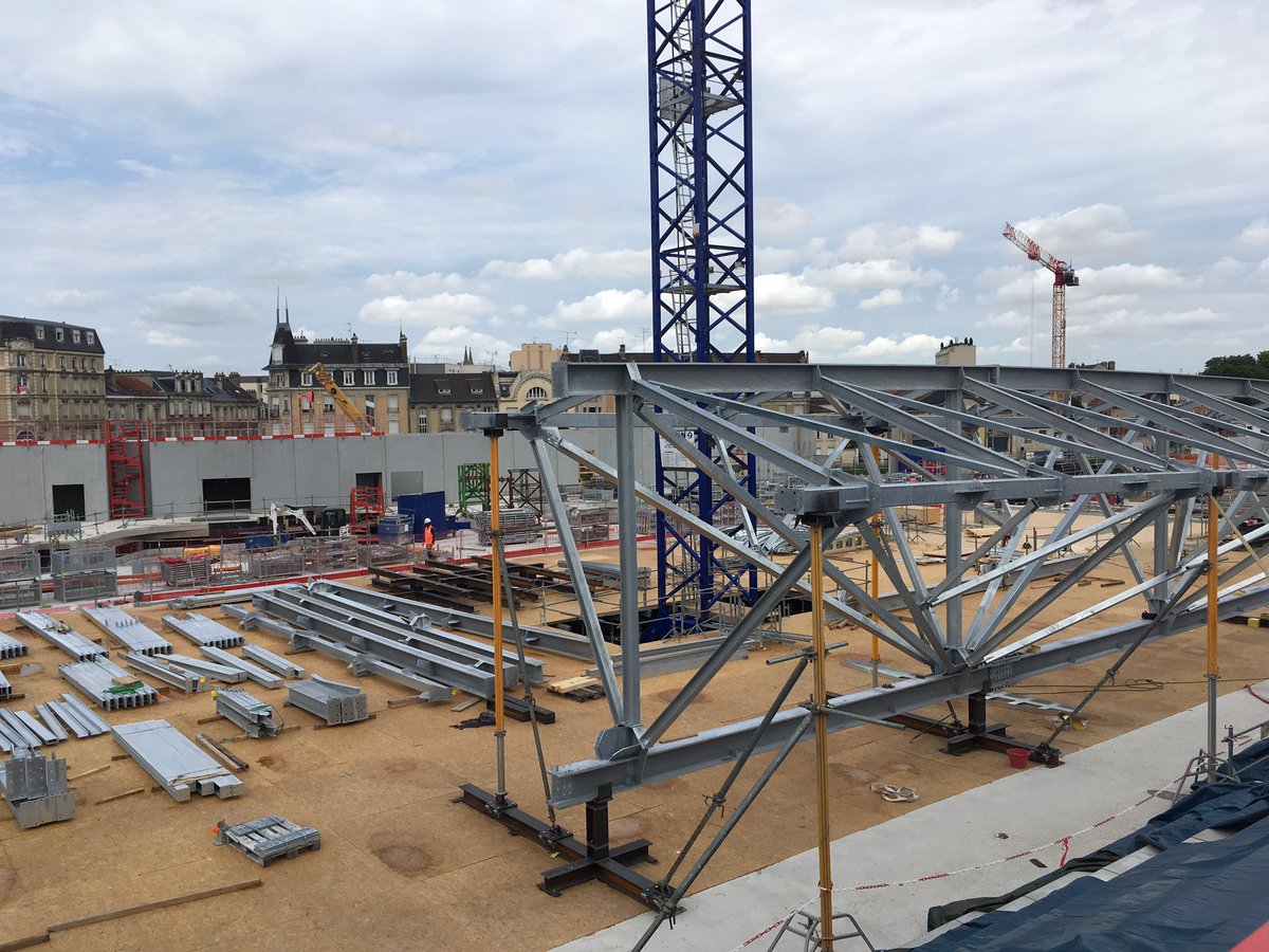 Sophie_Dumay's tweet photo. Visite de chantier du complexe Aqua ludique #Reims ouverture prévue septembre 2020 @France3CA architecte Marc Mimram https://t.co/5zqTciJLr3