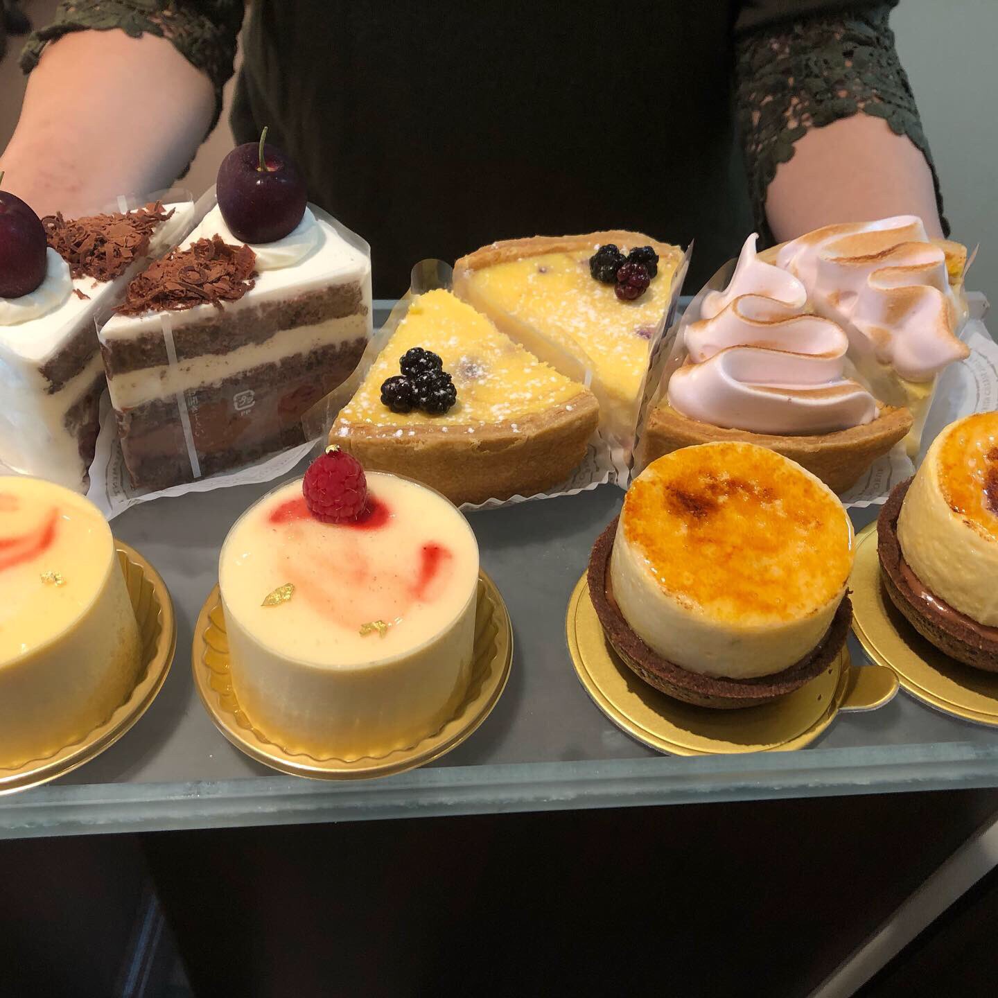 Mitsutea 横浜 石川町のパティスリー レ ビアン エメさんにて ケーキと紅茶のペアリングを研究 今回はライムのシブースト ブラックベリーのチーズタルト 白ワインのムース ルバーブのタルト フォレノワール それぞれのベストペアリングのセイロン