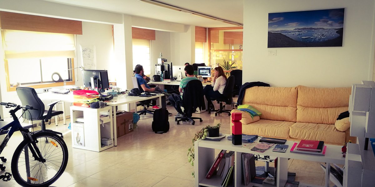 💠 Se buscas un espazo de traballo, en #Arteixo temos un posto libre agardando por ti. Ven e coñece un xeito diferente de vivir o #coworking 😉