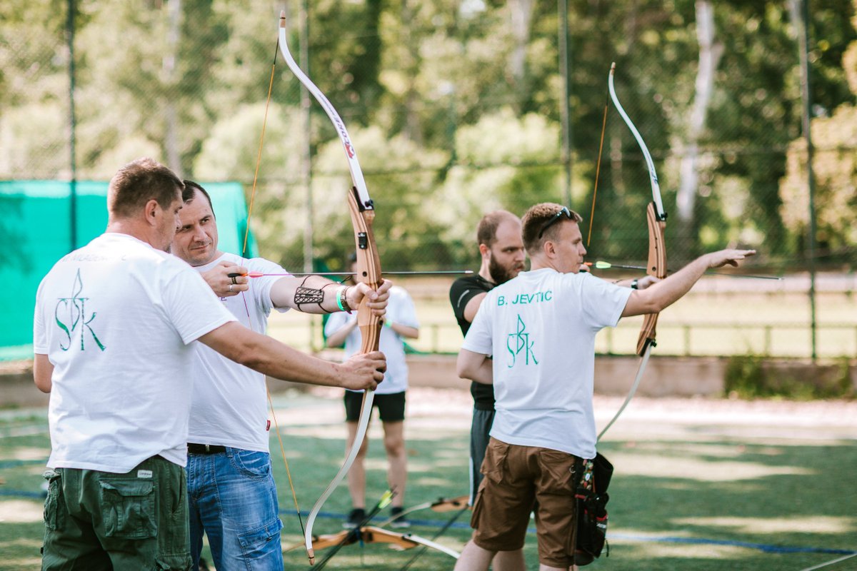InterVenture_'s tweet photo. Znamo se, a opet... 
Milica i bubble soccer juriš?
Nišan - Damir, Pančevci i Data svet?
Beer/burger challenge nikad sa? Ko je rek'o Uroš i Arni?
Mira nezaustavljiva, Velja neuhvatljiv? 
Neki su se spontano okupili pod košem, a neki u hladu jednostavno uživali sa ekipom oko sebe. https://t.co/J1WPiiAS5k