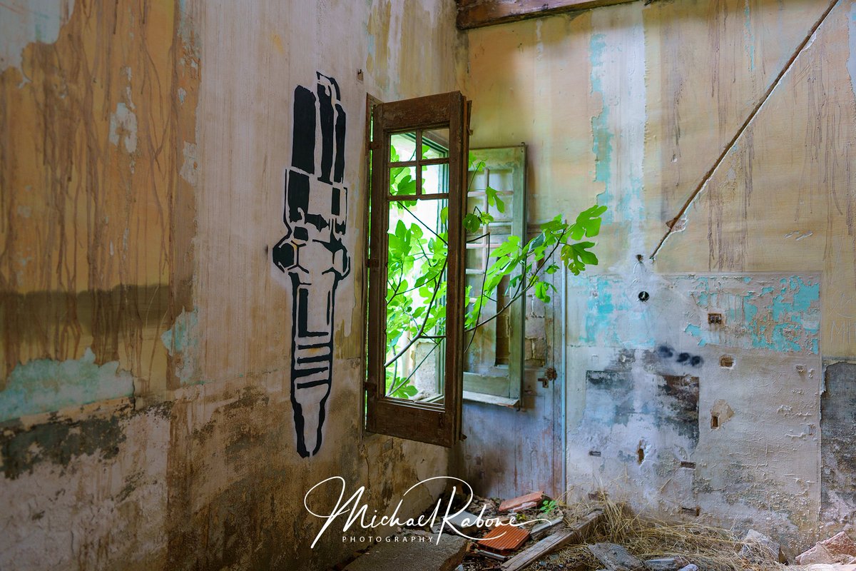 michaelrabone's tweet photo. La Puda de Montserrat, built in 1870 &amp; abandoned since 1958. 👻 #Barcelona #StreetArt #Art #UrbanArt #Painting #Pintofotografia #StreetPhotography #Artwork #GlobalStreetArt #UrbanArtBcn #HikingAdventures #Illustration #AbandonedPlaces #BarcelonaStreetArt #SM172 #Mural #StencilArt https://t.co/kxtGuaNFiQ