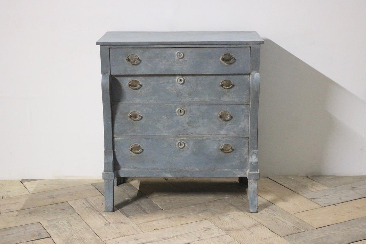 Early 19th Cent Dutch Painted Concave Commode. Know more here-bit.ly/2ZZx5j0
#AntiqueCommode #PaintedCommode #PaintedFurniture #HomeFurniture #InteriorDecor #Design