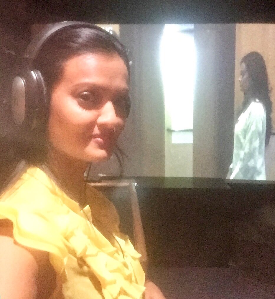 Shezlyofficial's tweet photo. #Dubbing time for my upcoming #shortfilm. 🎧🎤 #Actor #ActorsLife #Mumbai #BTS #RecordingStudio #ActorsOfColour #MumbaiDiaries #MumbaiLife #Expat #ExpatLife #FijianIndian #Australian #LeadActor #AustralianActor #Bollywood #BollywoodActor #LoveMyJob #Shezly https://t.co/B39r3KmBza