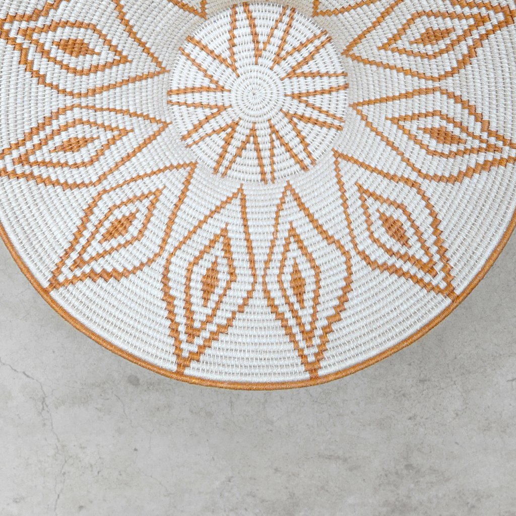 TintsabaCraft's tweet image. How gorgeous is this Master Weaver Basket 2018 by Make Lindiwe Dlamini? 🧡
#tintsaba #remarkablewomen #masterweavers #swaziland #africa #handmade #fairtrade #ethical #sustainable #sisal #eswatini #basket #africanbaskets #mango #cream #collection #ruralwomen
