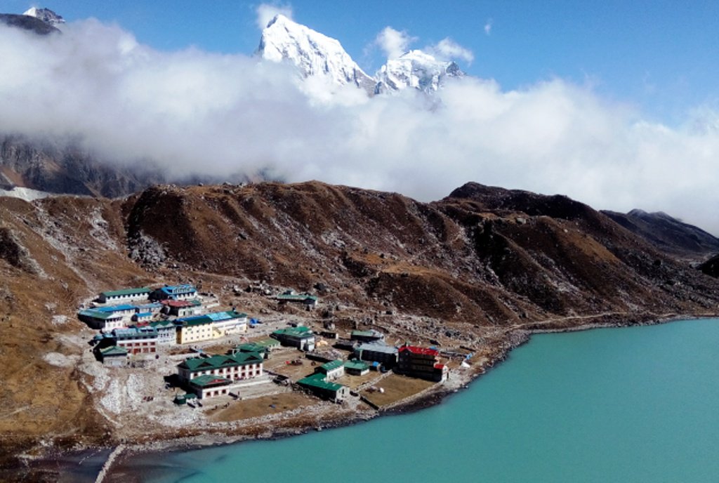 longwalkad's tweet photo. #Nepal #trek #culture #tradition #Gokyo #Gokyori #Everest #khumbu The paradise in the Khumbu region, short and beautiful Gokyo Ri Trekking. #Gokyovalleytrek with https://t.co/hI2nyD6n6N https://t.co/Zq7X9Wvn9R