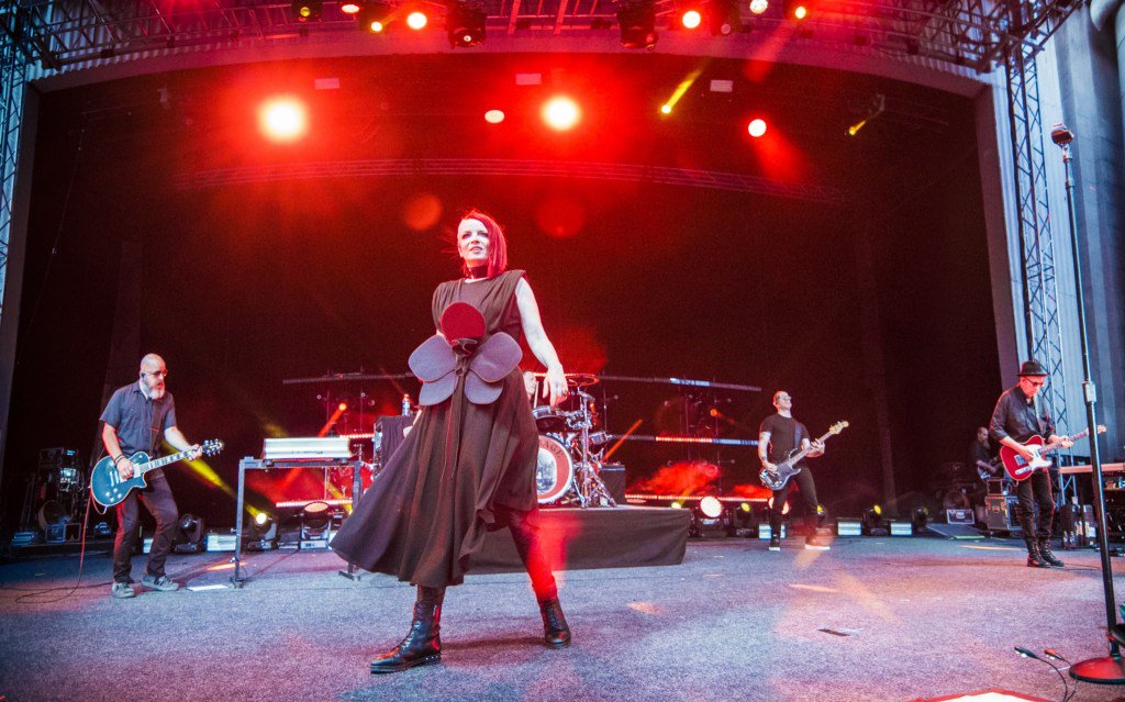 Garbage la Arenele Romane: călătorie muzicală înapoi în timp magazine.overground.ro/2019/07/garbag…