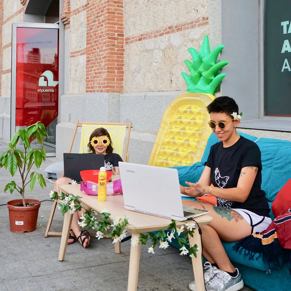 Una semana después todavía estamos flipadas con la fantasía que fue el AQUAHACK de nuestra comunidad de mujeres tecnológicas ✨🌈
. 
Por más espacios y formas en las que disfrutar de la programación y el verano, somos elpuente!! ☀️