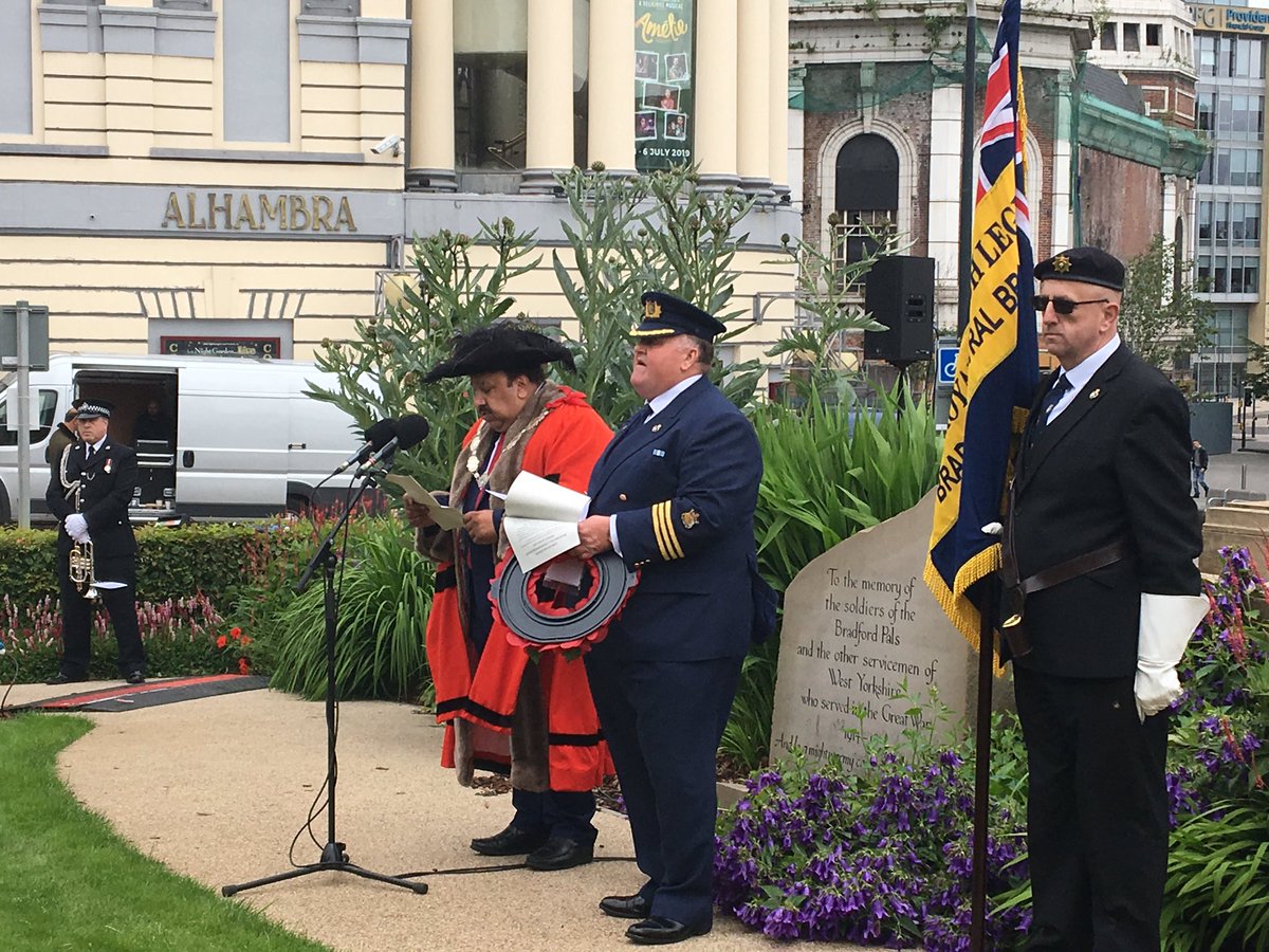 ewwalgrove's tweet photo. Attending as @LordMayorBD @BelievingInBfd Ambassador the service to remember the Bradford Pals. The prayers were led by Rt Revd @toby_howarth, both myself and @adamdeacon88 fellow ambassador read the @BelievingInBfd Prayer @LordLtWY @bradfordzone @bradfordwest_  @LeedsCofE https://t.co/MuTK77eh2b